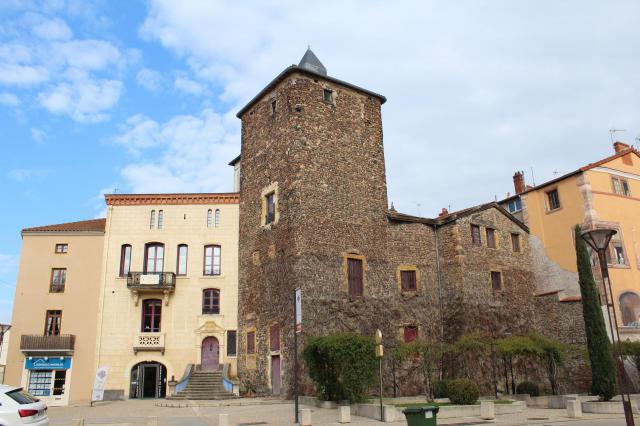 Château de Roanne.