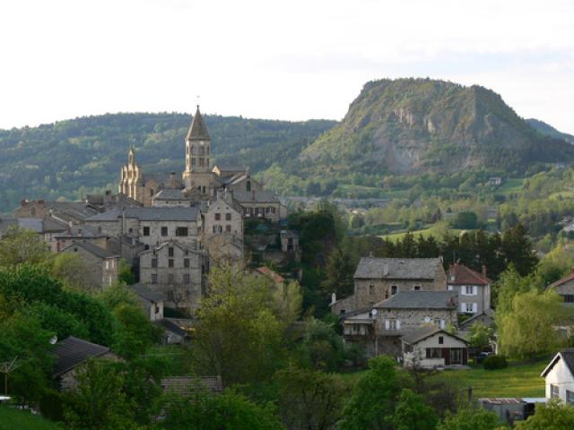St Julien-Chapteuil & le suc de Monac (Haute-Loire)