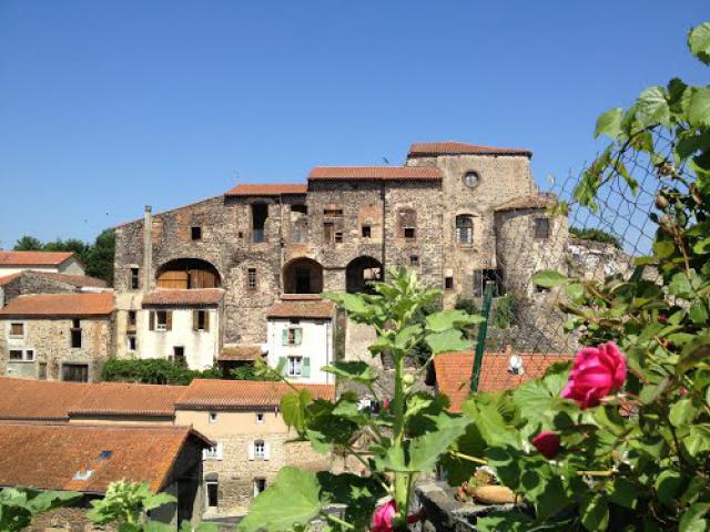 FRANCE, Lamothe: Ville fortifiée médiévale, Haute Loire