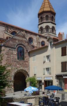 Cet édifice est répertorié dans la base Mérimée, base de données sur le patrimoine architectural français du ministère de la Culture, sous…