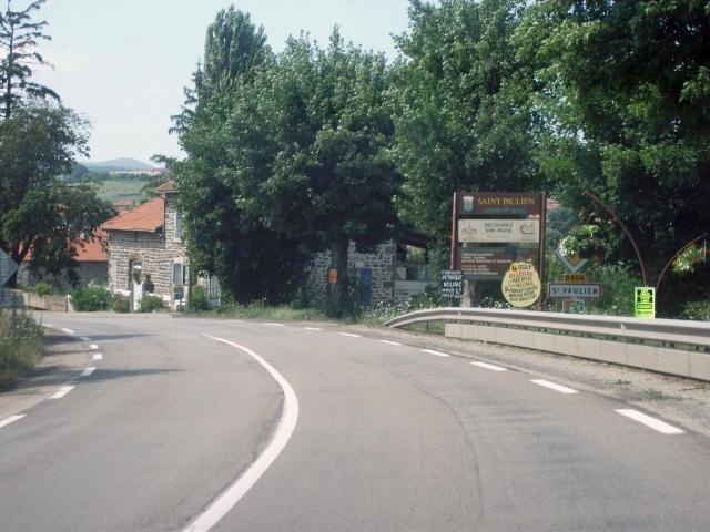 Entrée de Saint-Paulien par la D 906 en provenance du Puy et à destination de Vichy.