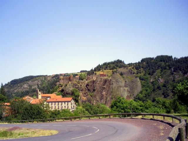 Arlempdes , le premier château de la Loire
