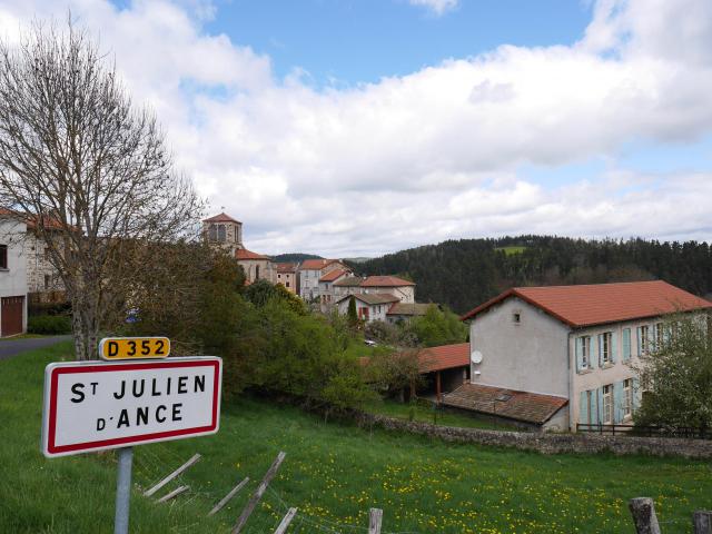 Vue générale de Saint-Julien-d'Ance, dans la Haute-Loire.