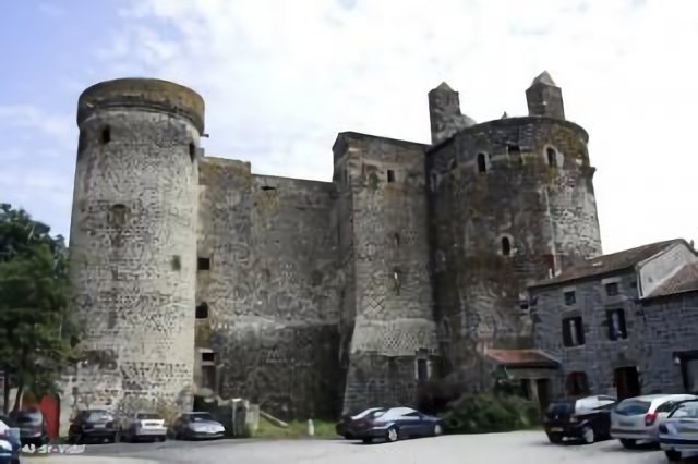 43 St-Vidal - Château