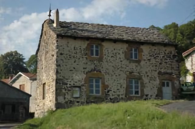 La mairie-temple à Arzihac