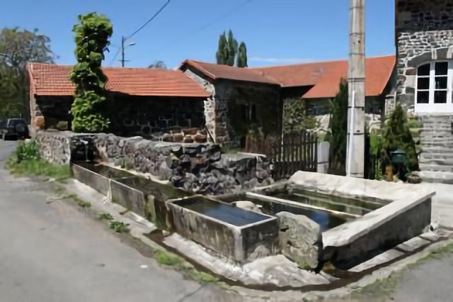 J1: Du Puy-en-Velay à Monastier-sur-Gazeille - Ensemble abreuvoir et lavoir à l'Herm
