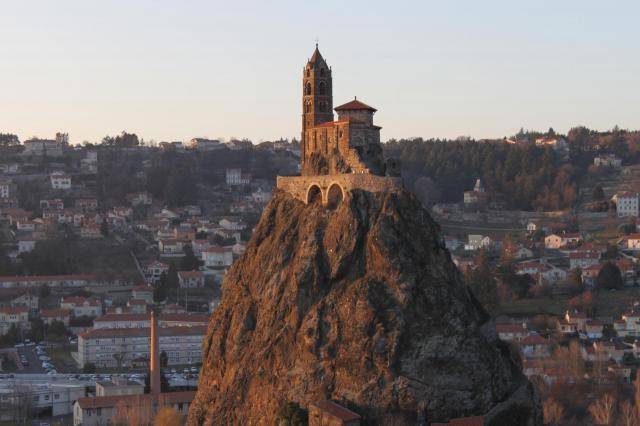 Chapelle d'Aiguilhe au crépuscule début mars