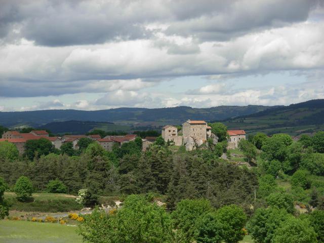 Vue du village de Charraix (Haute-Loire, France).