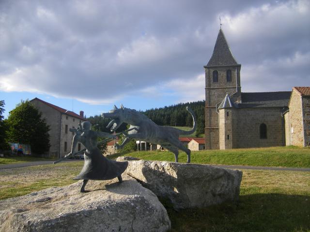 Auvers, left: catholic church, right: municipality, center: monument of the Gévaudan beast
