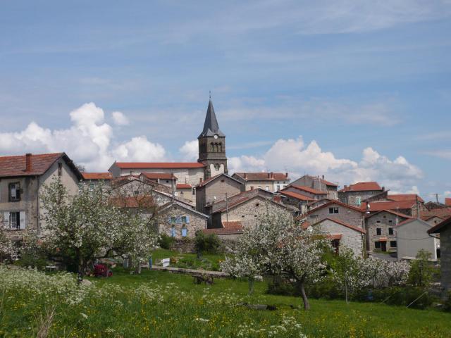Village auvergnat en Haute-Loire : Vernassal