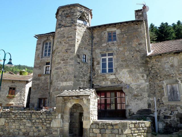 Chamalières-sur-Loire, comm. dans le départ. de la Haute-Loire, France (région Auvergne).Maison patricienne dans le centre de la localité.…