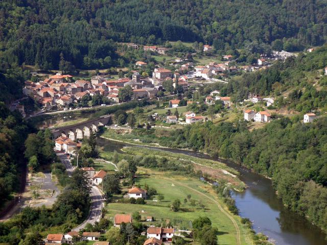 Chamalières-sur-Loire, comm. du départ. de la Haute-Loire, France (région Auvergne).Vue générale de la vallée de la Loire à Chamalières…