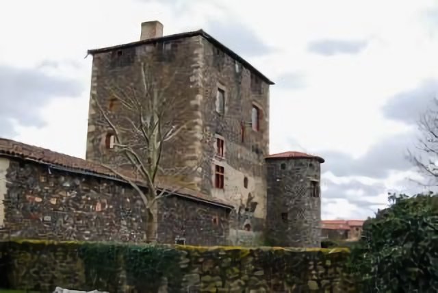 Maison-tour d'Azinère, Saint-Georges-d'Aurac.