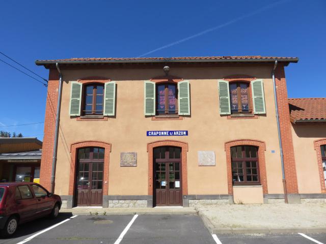 Ancienne gare de Craponne-sur-Arzon (Haute-Loire, France).