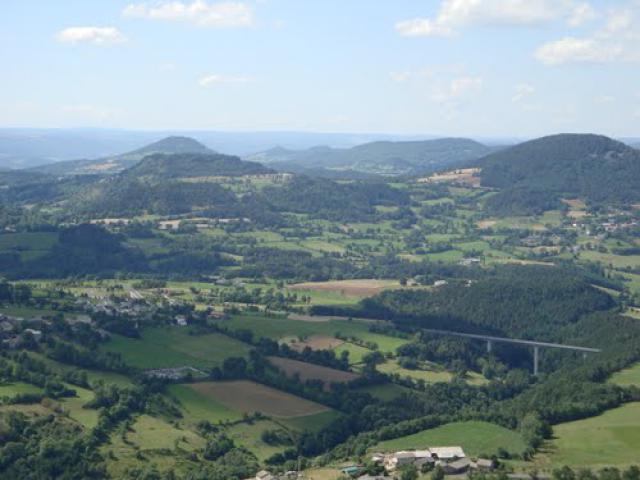 vue sur le viaduc de bessamorel vue du suc de saussac