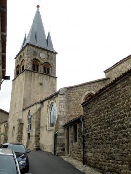 Saint-Didier-en-Velay, comm. de la Haute-Loire, France, Auvergne. Clocher et flanc méridional de l'église Saint-Didier.