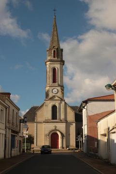 L'église de l'Immaculée Conception, vue de la rue de Trittau (route de Vallet), en 2013, Le Landreau.