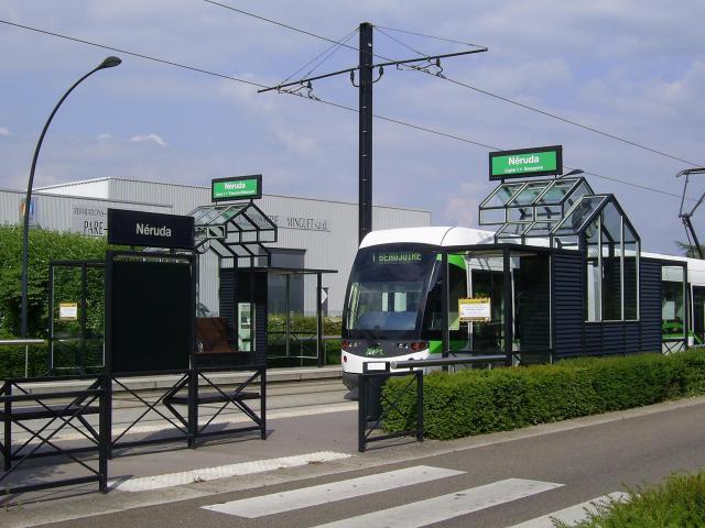 La station "Neruda" de la ligne 1 du tramway nantais, à Saint-Herblain