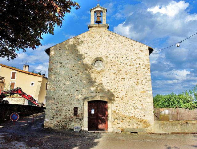 Façade de l'église saint Roch, dans le village de Mison.