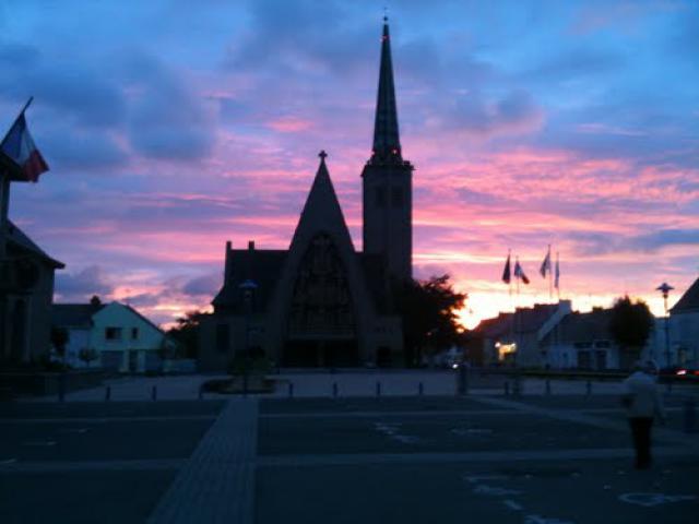 eglise au soleil levant