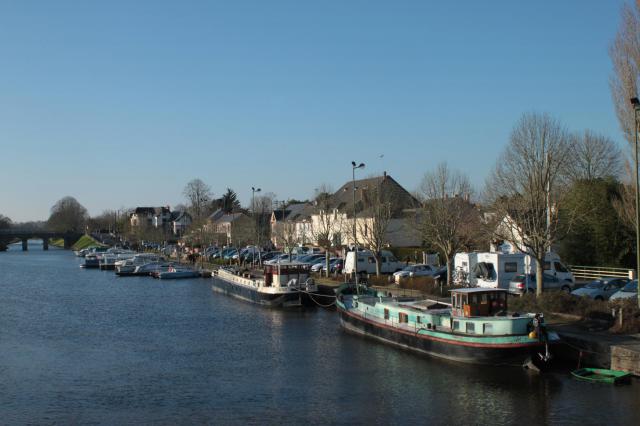 Port sur le Canal de Nantes à Brest, Fr-44-Blain.