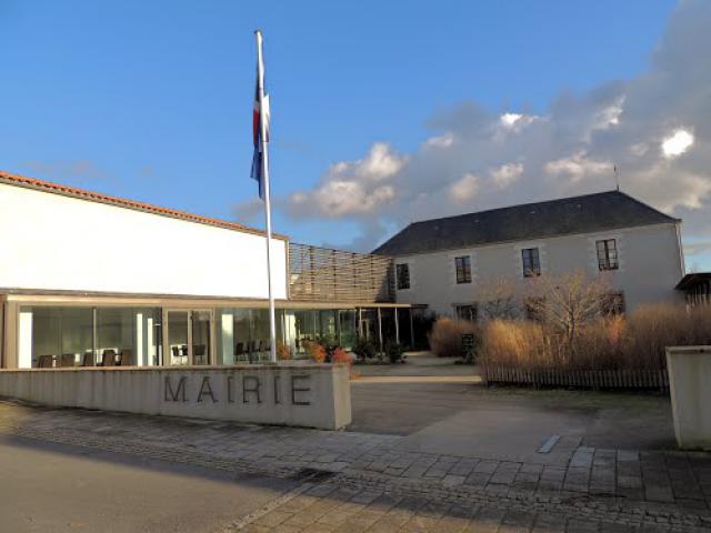 La Planche, mairie 2013