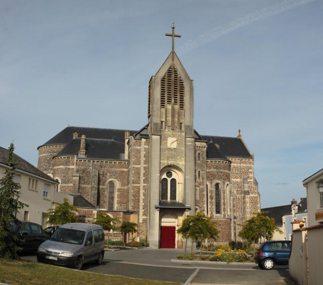 Église Saint-Hermeland, VIII°-IX°-1900, Saint-Herblon. Cette photo n'a pas d'EXIFcar c'est un montage panoramique de 3 photos. Peux…