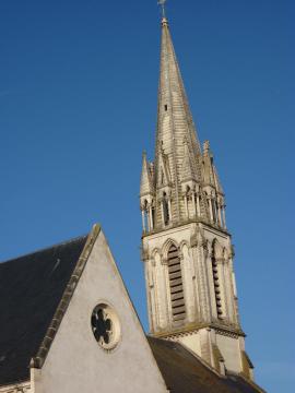 Vue du clocher et transept nord de l'église Saint Sébastien de la paroisse Saint Sébastien sur Loire 44230