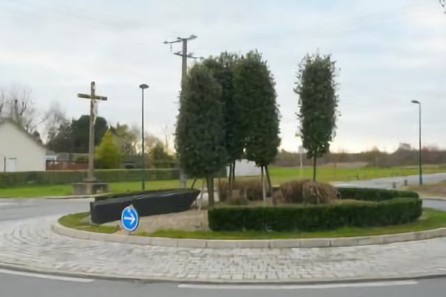 La Chevrolière, vivier retraité sur rond-point