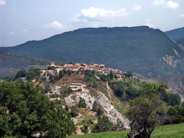 Village perché de Saint-Benoît (Alpes-de-haute-Provence)