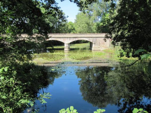 Bridge and river Don at Guemene Penfao