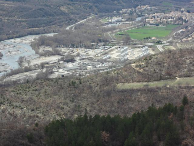 Ce fichier a été téléversé avec Commonist. Vue de Malijai, vallée de la Bléone, de la colline Saint-Philippe à Mirabeau. On distingue au…