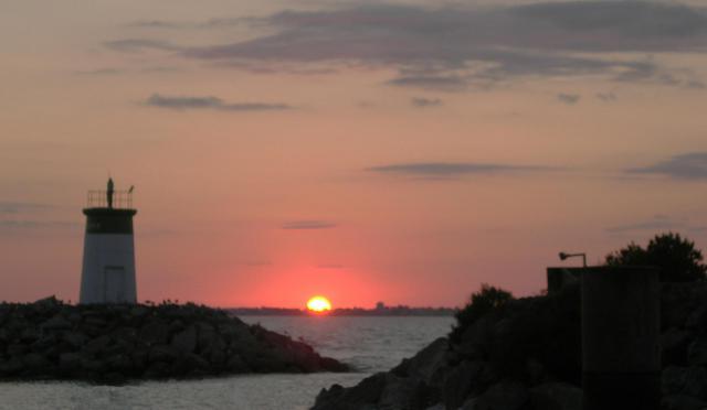 Coucher de soleil sur l'entrée du port de Pornichet