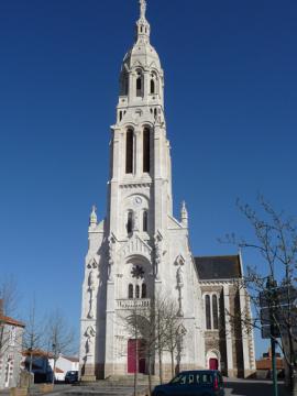 Eglise de Saint Lumine de Coutais.