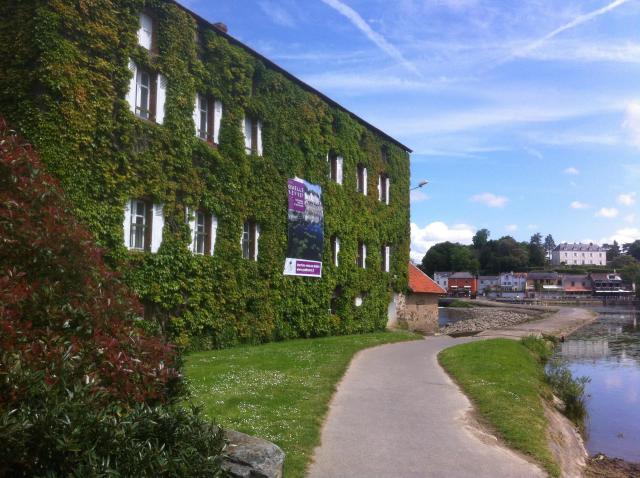 Le moulin Gautron est une ancienne minoterie avec un moulin à eau sur la rivière. Situé sur la Sèvre, le mécanisme a aujourd'hui disparu…