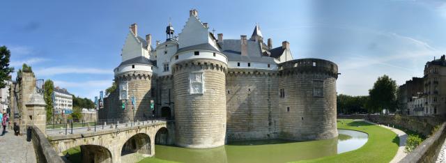 Entrée du Château des Ducs de Bretagne à Nantes. Images assemblées avec HUGIN