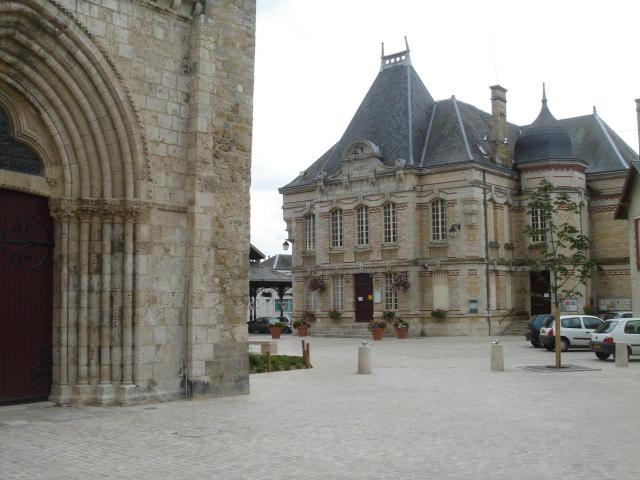 Mairie, place du Grand-Cloitre, Jargeau (Loiret), 2007