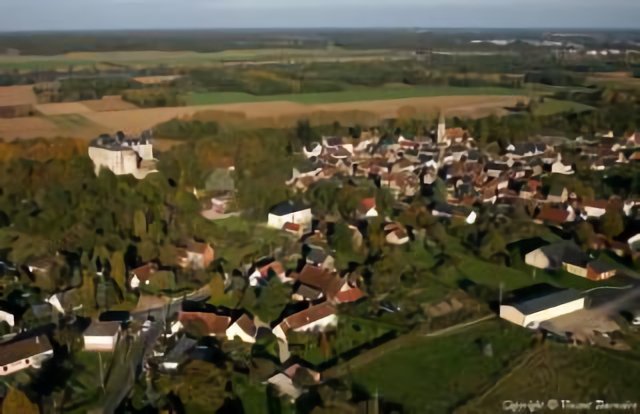 Saint Brisson sur Loire - le château et le village