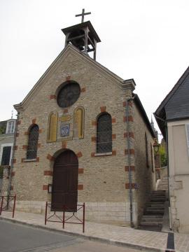 Château-Renard, Loiret - chapelle, rue Étienne Dolet, avec sur son côté droit la ruelle de la Chapelle et une partie de sa volée de…