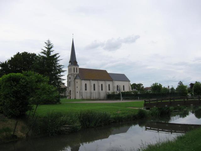 L'église Saint-Saturnin de Sceaux-du-Gâtinais. (département du Loiret , région Centre)