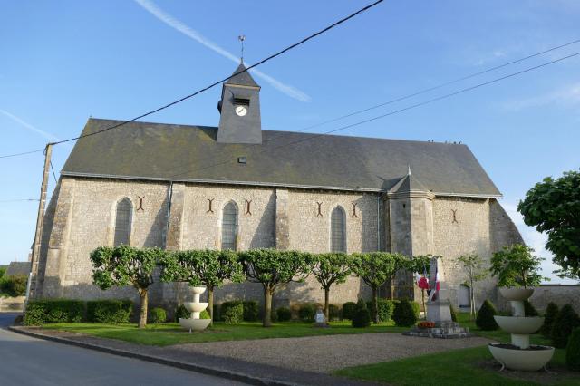L'église Saint-André-et-Saint-Saturnin à Jouy-en-Pithiverais (Loiret, Centre-Val de Loire, France).