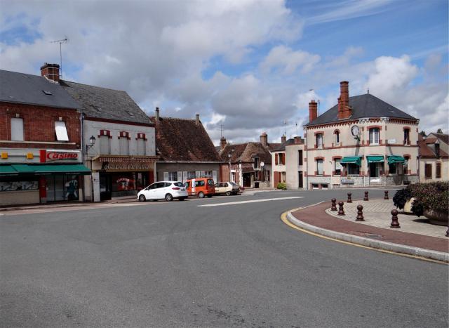 Place Duchesse de Dalmatie, Varennes-Changy, Loiret, France.