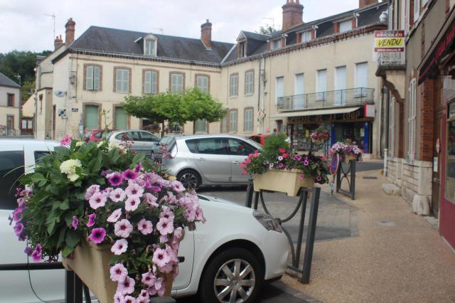 place du village commerces cepoy station verte loiret