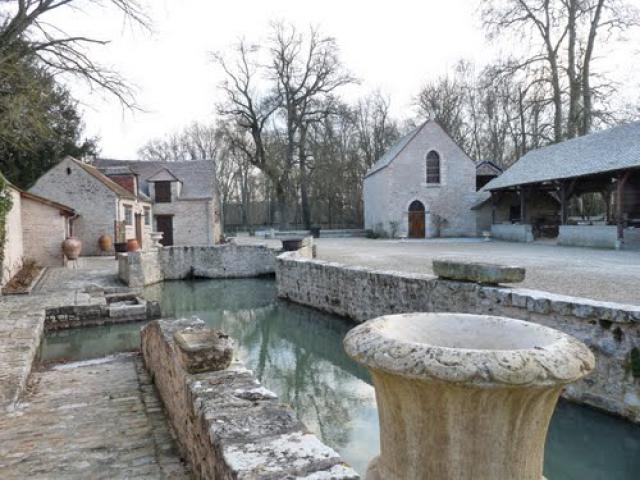 Abbaye Sainte Marie de Cercanceaux. (Le Lavoir)