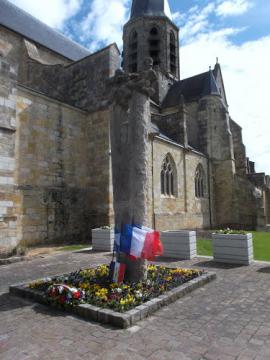 45-Puiseaux monument aux morts de 1940
