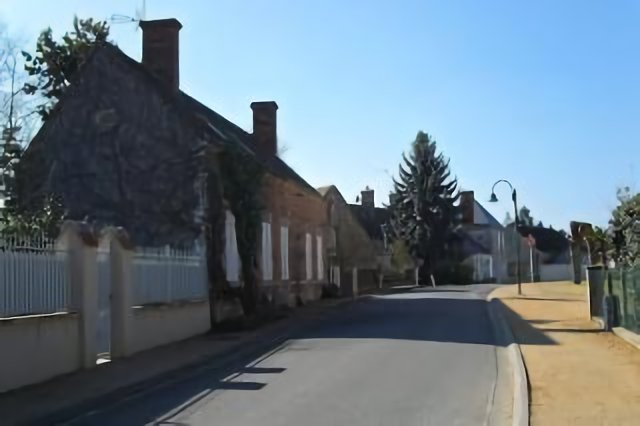 Arrivée au bourg par la rue du Guévier