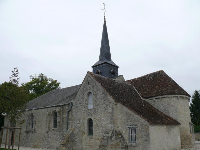 L'église Saint-Laurent de Bouzonville-aux-Bois (Loiret, Centre-Val de Loire, France).
