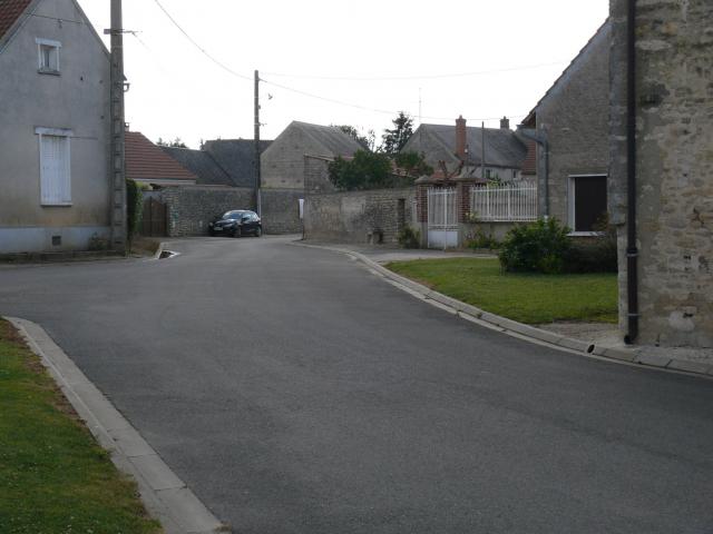 Le village de Rouvres-Saint-Jean (Loiret, Centre-Val de Loire, France).