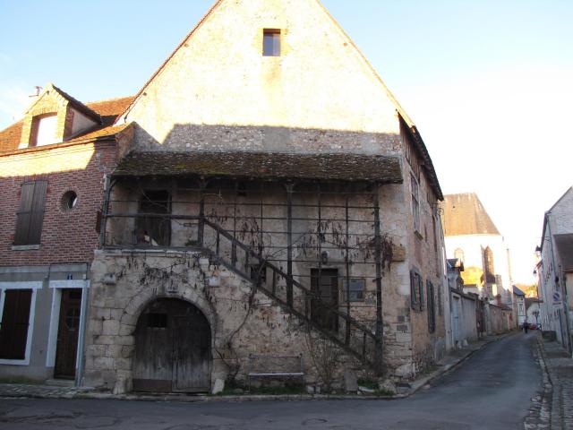 Châtillon-Coligny, Loiret, région Centre. Au croisement de la rue de Cullion et de la rue Belle Croix, cet ancien grenier à sel de la 2e…