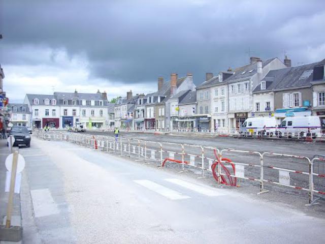 Place Général Leclerc, Neuville-Aux-Bois